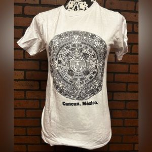 Photo unedited. Like new. No stains or rips.